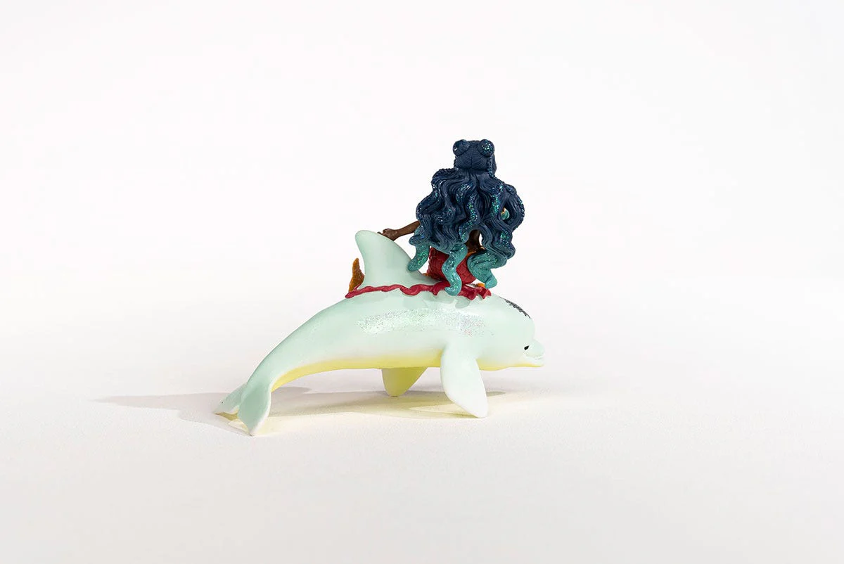 Isabelle sobre el delfín - Image 4